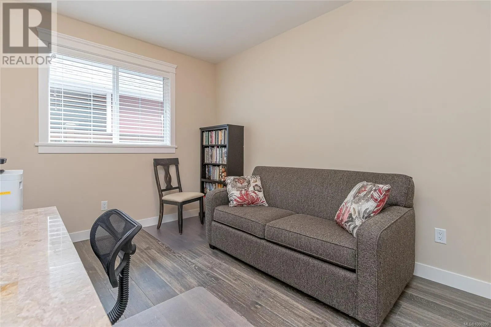 843 Parkside Cres