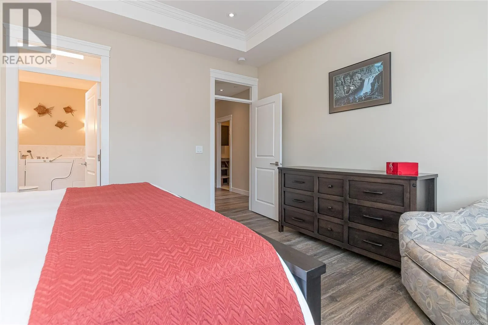 843 Parkside Cres
