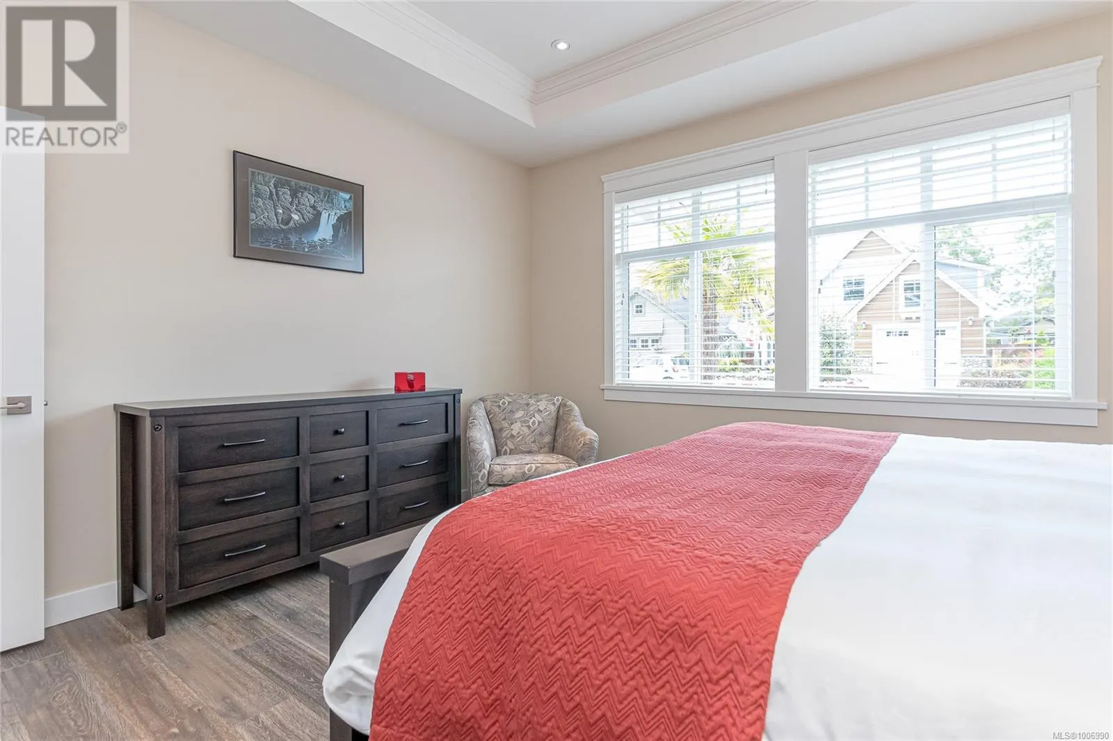 843 Parkside Cres
