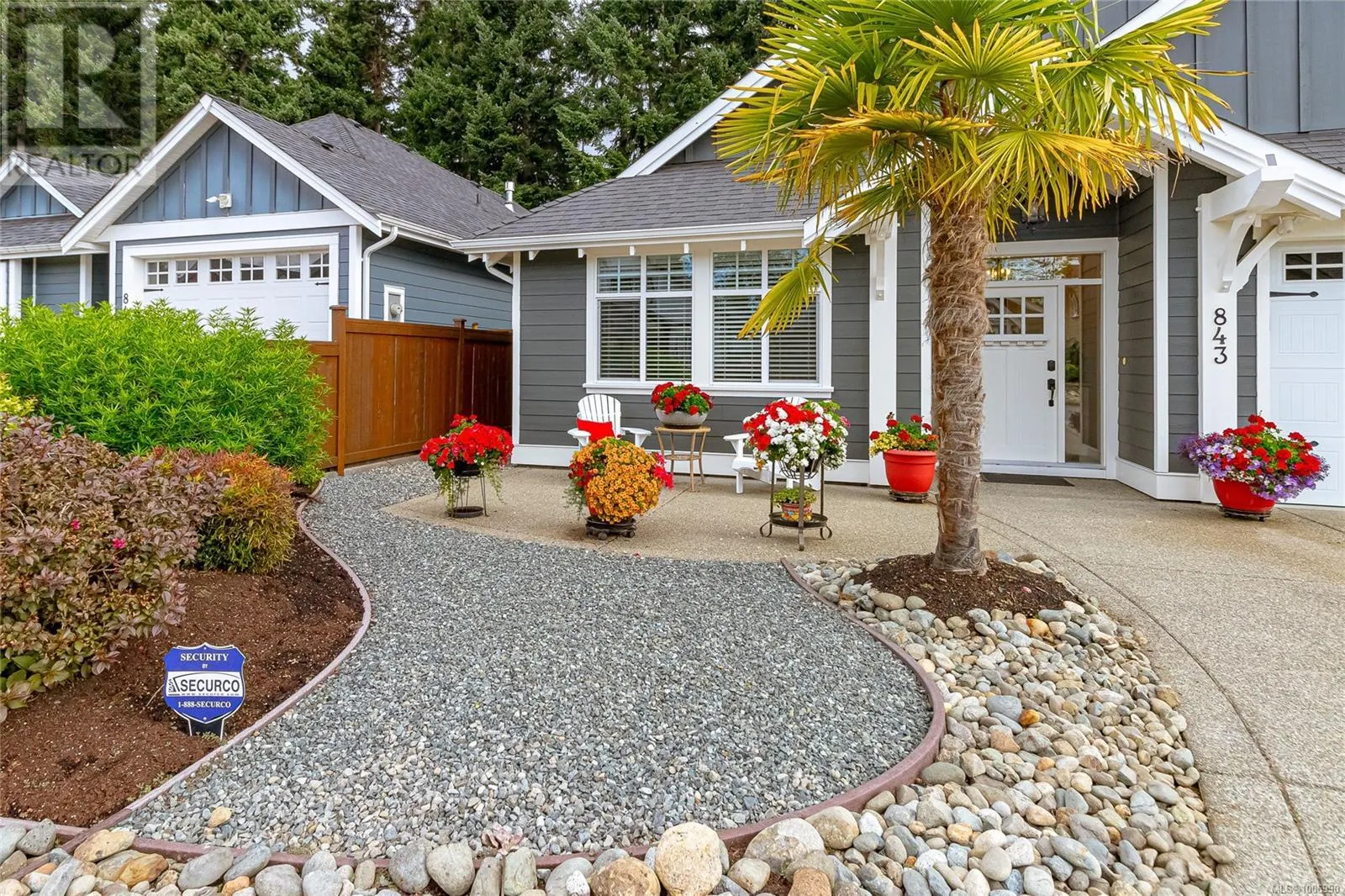 843 Parkside Cres