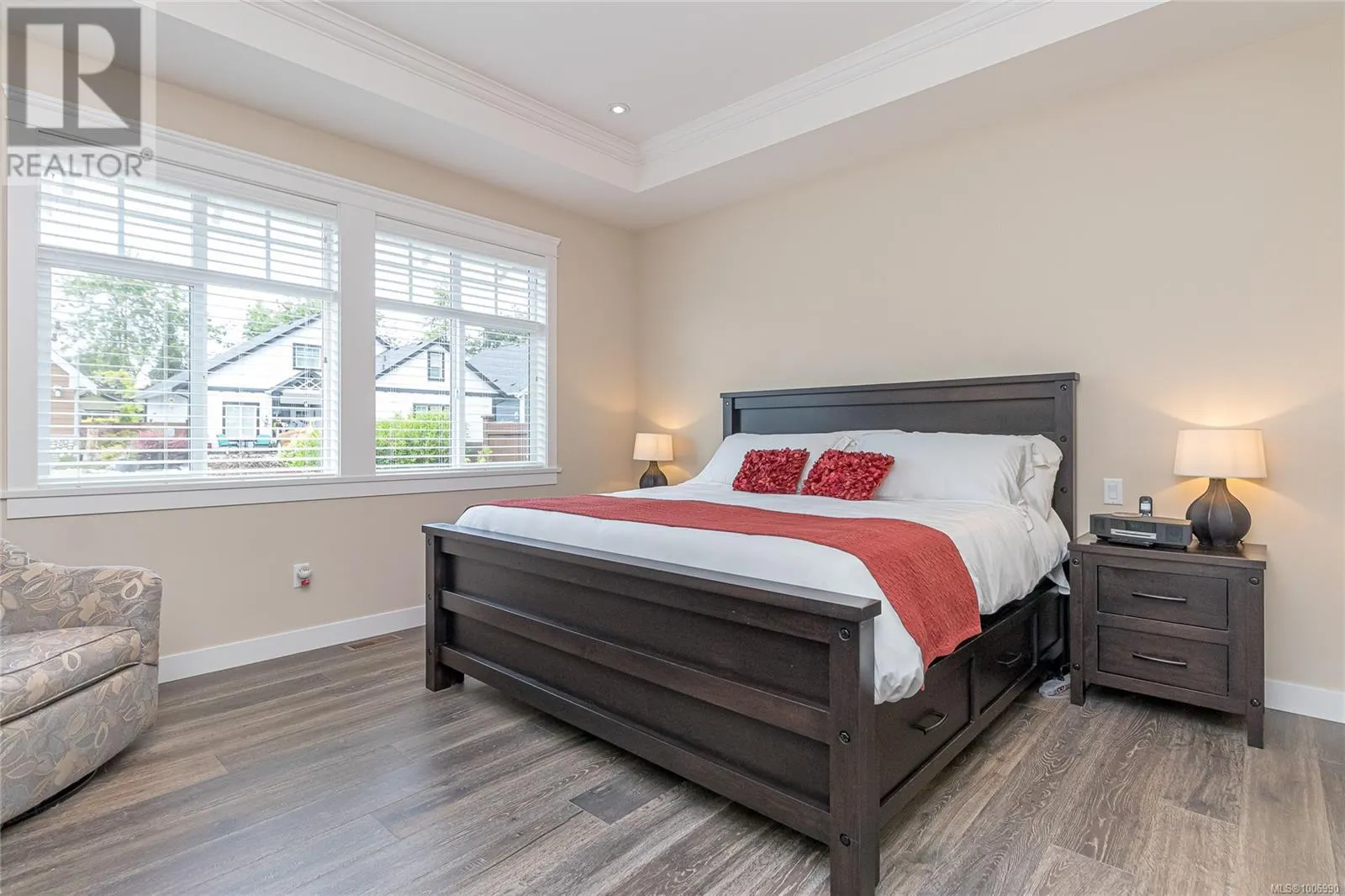 843 Parkside Cres