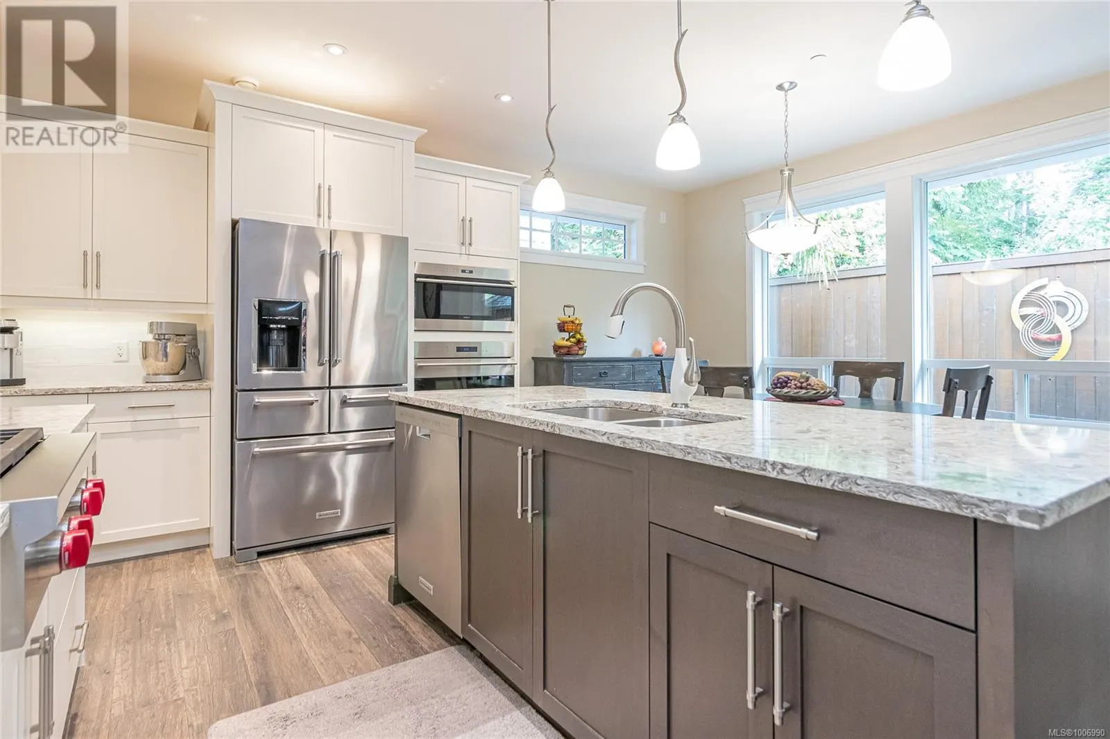 843 Parkside Cres