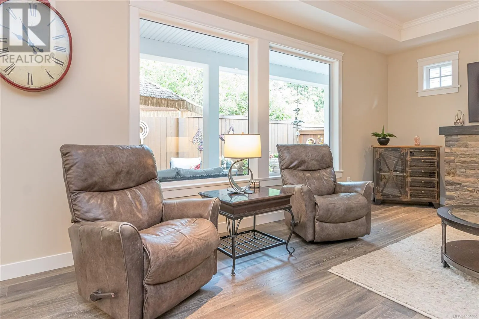 843 Parkside Cres