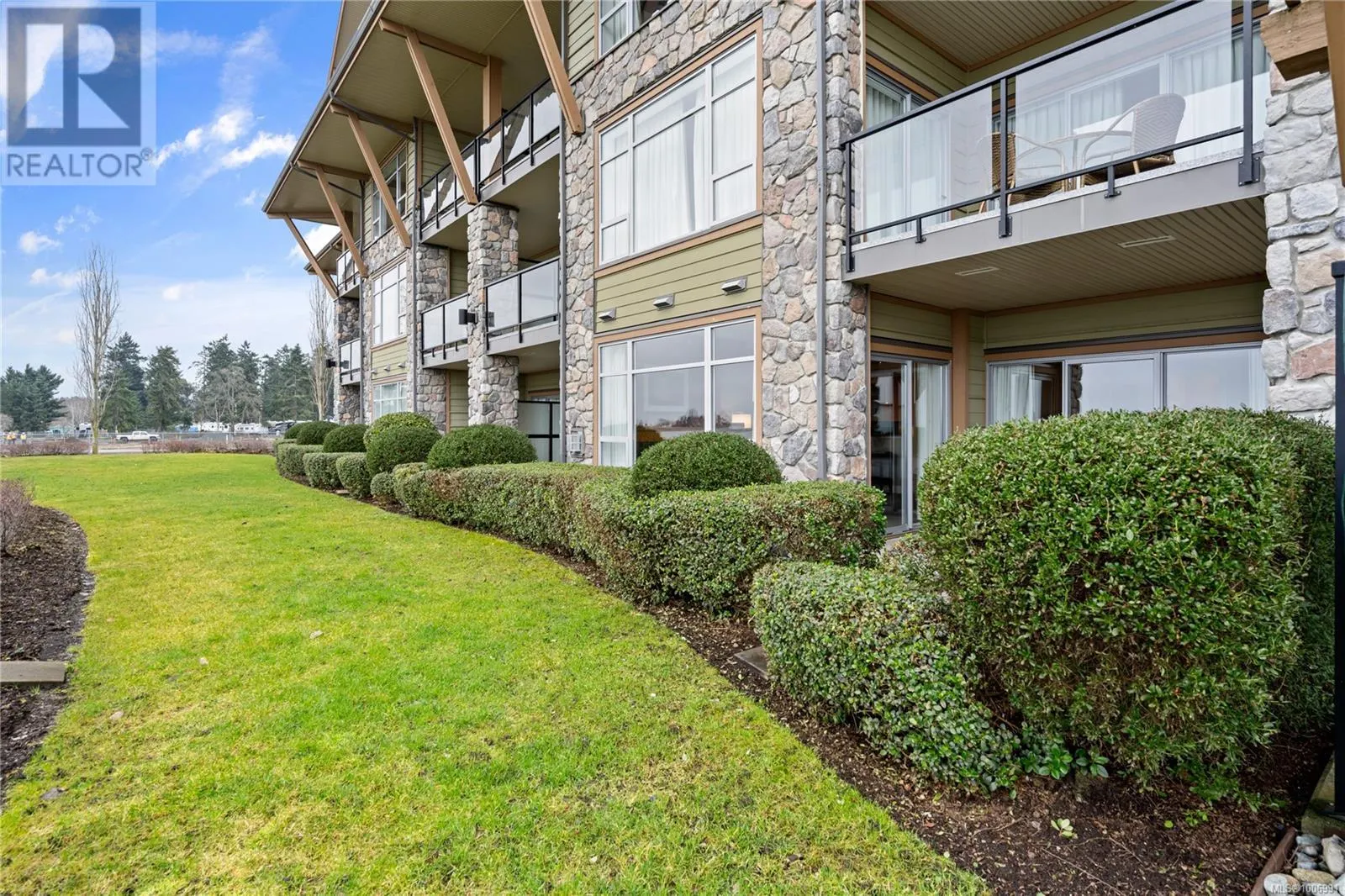 113/114D 181 Beachside Dr