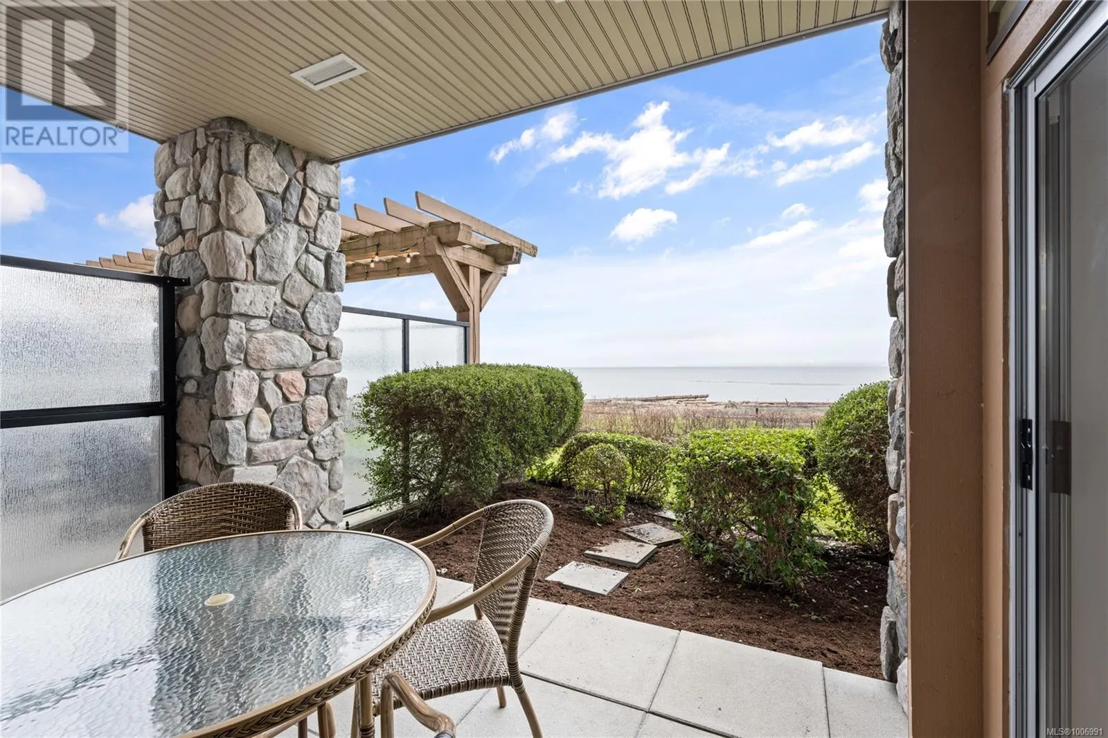 113/114D 181 Beachside Dr
