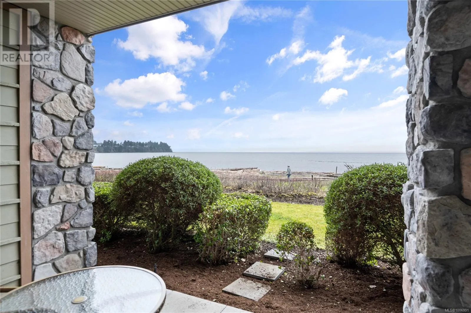 113/114D 181 Beachside Dr