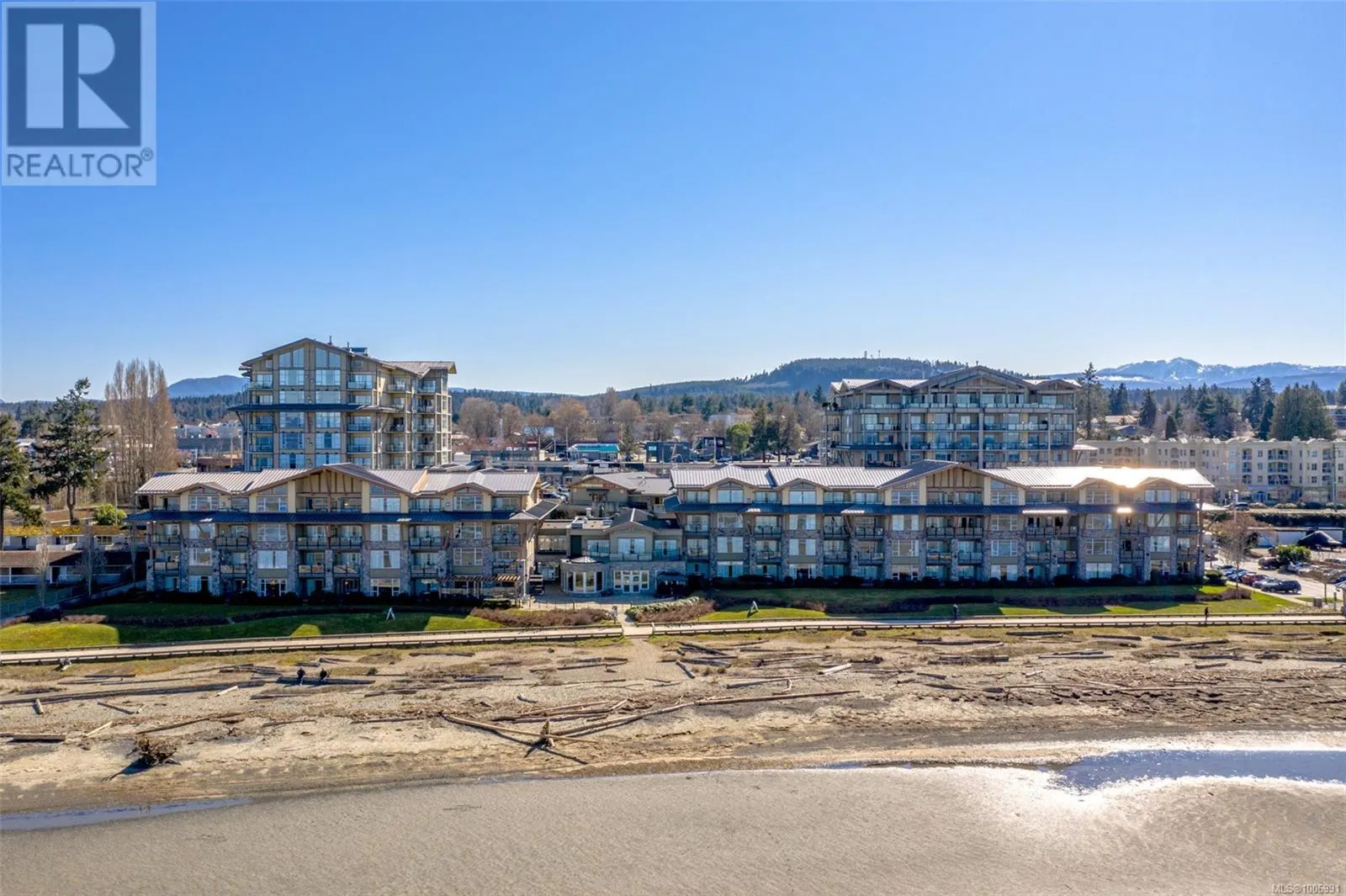 113/114D 181 Beachside Dr