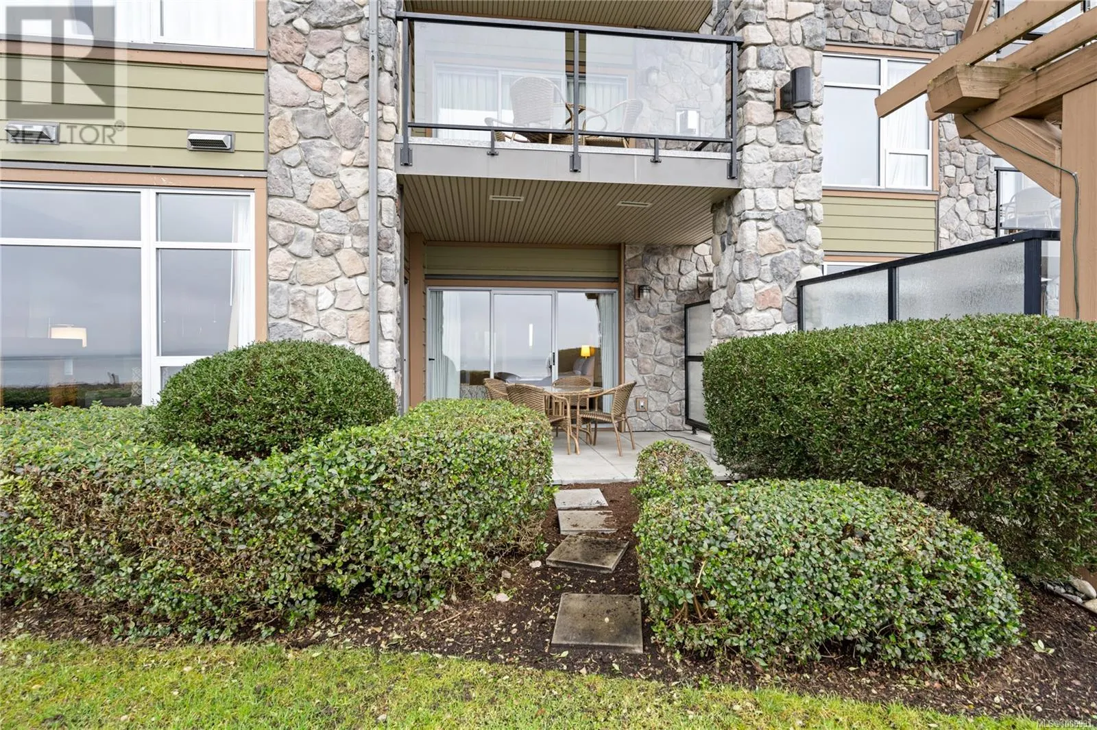113/114D 181 Beachside Dr