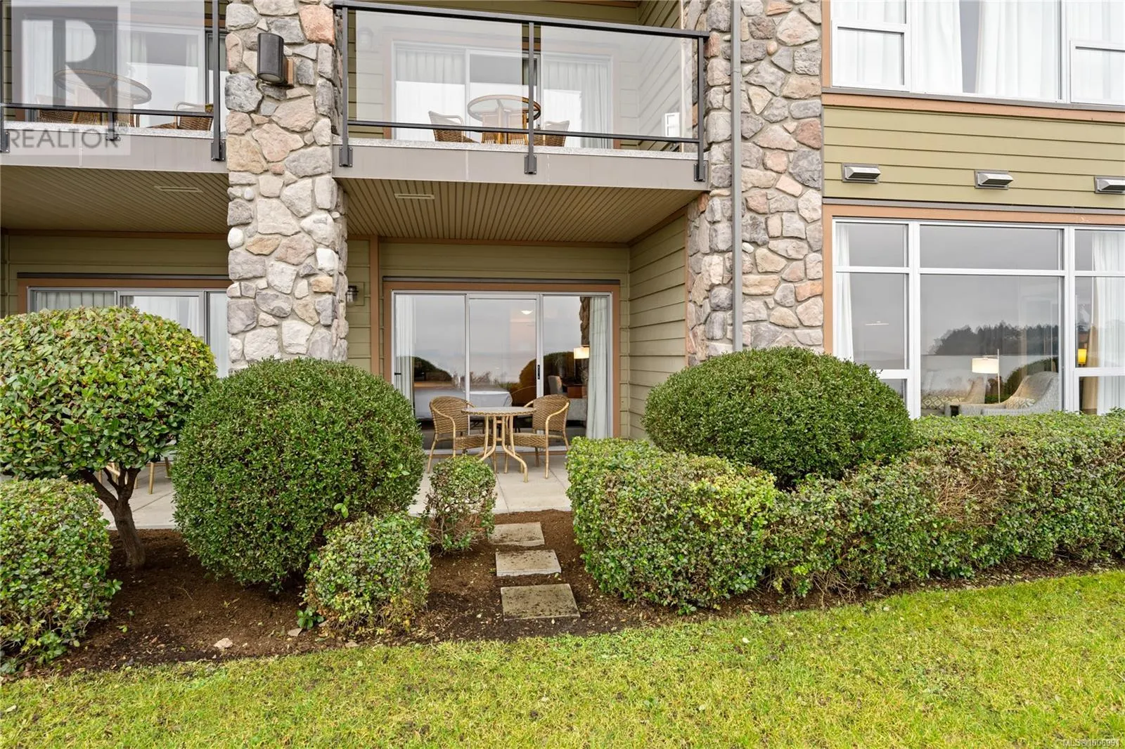113/114D 181 Beachside Dr