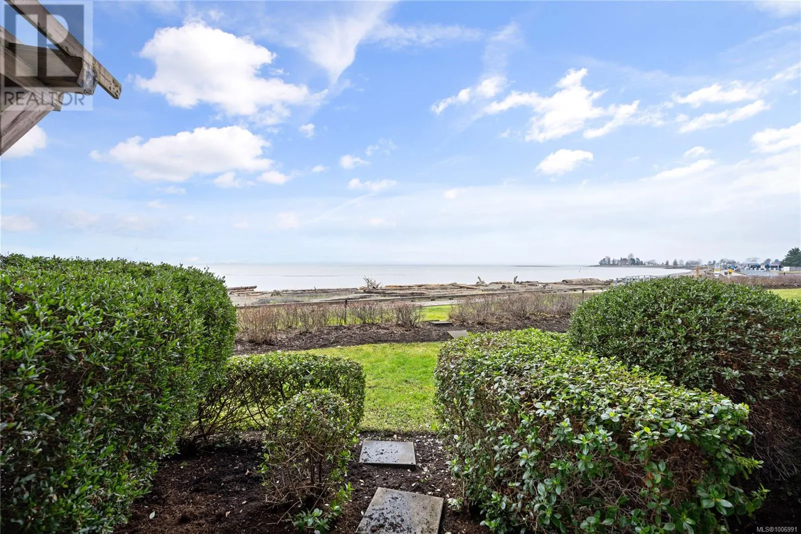 113/114D 181 Beachside Dr