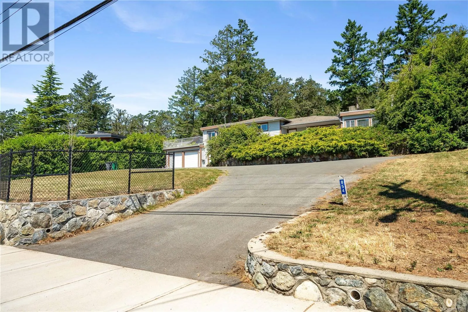 854 Royal Oak Ave