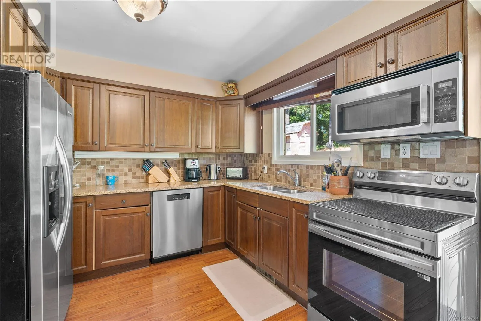 854 Royal Oak Ave