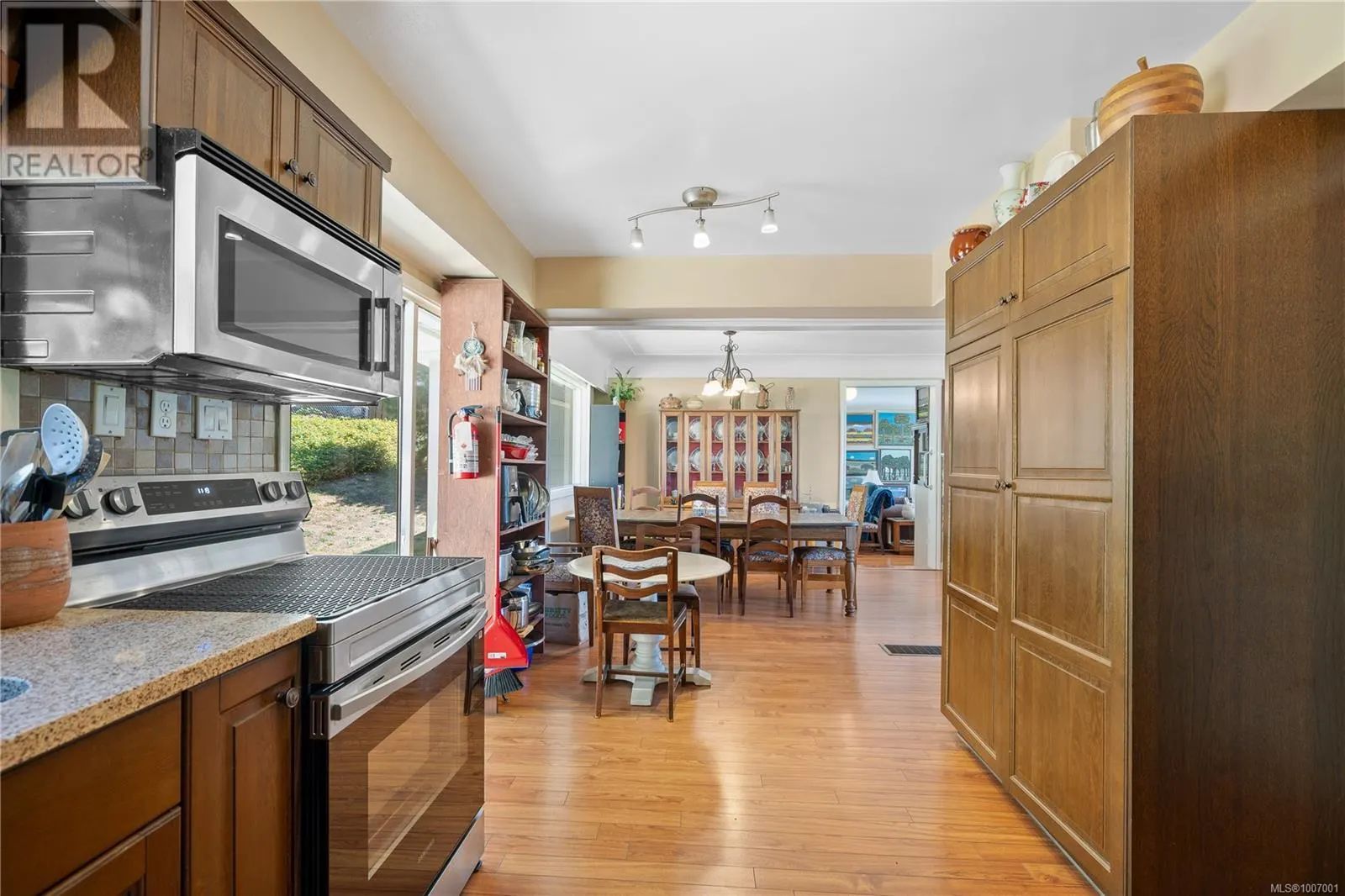854 Royal Oak Ave