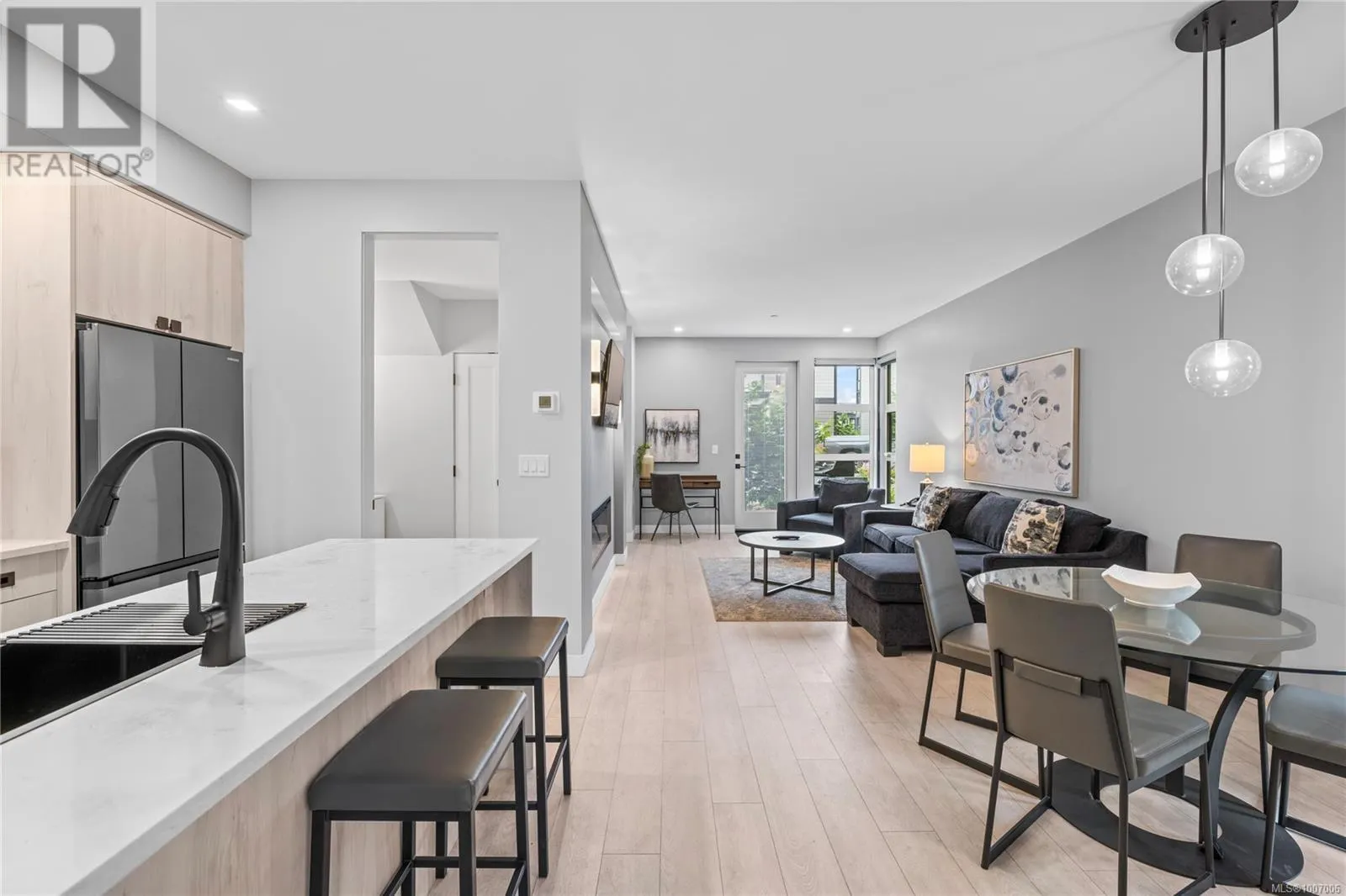 55 1175 Resort Dr
