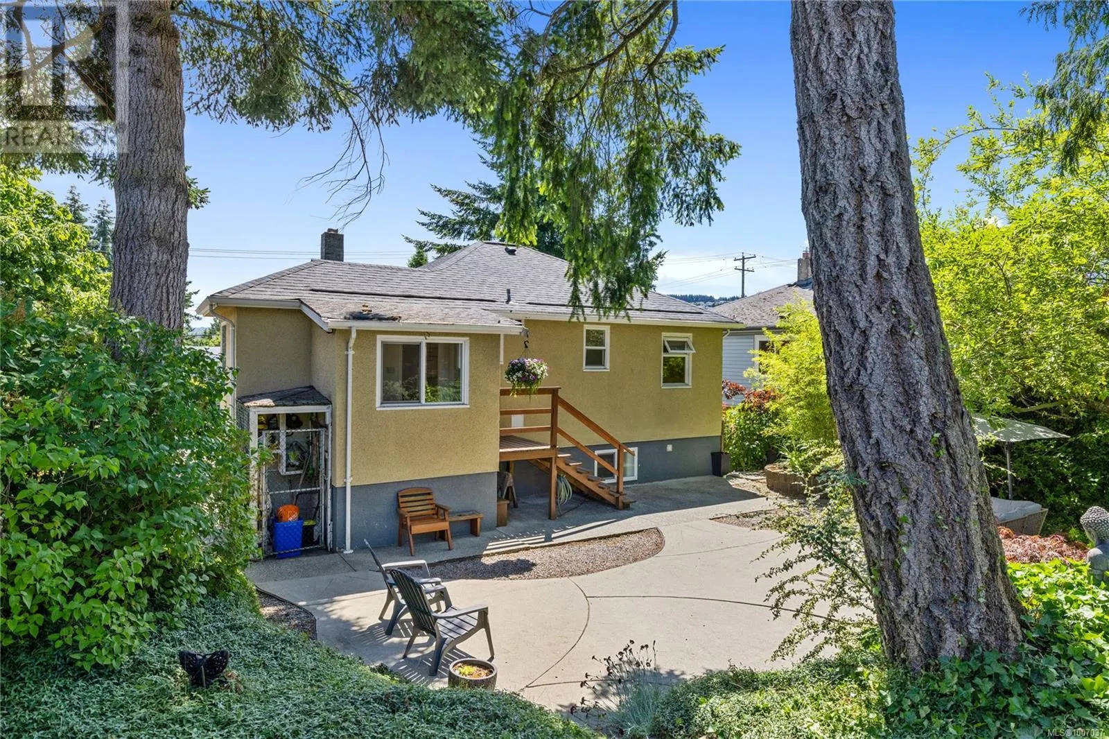 667 First St