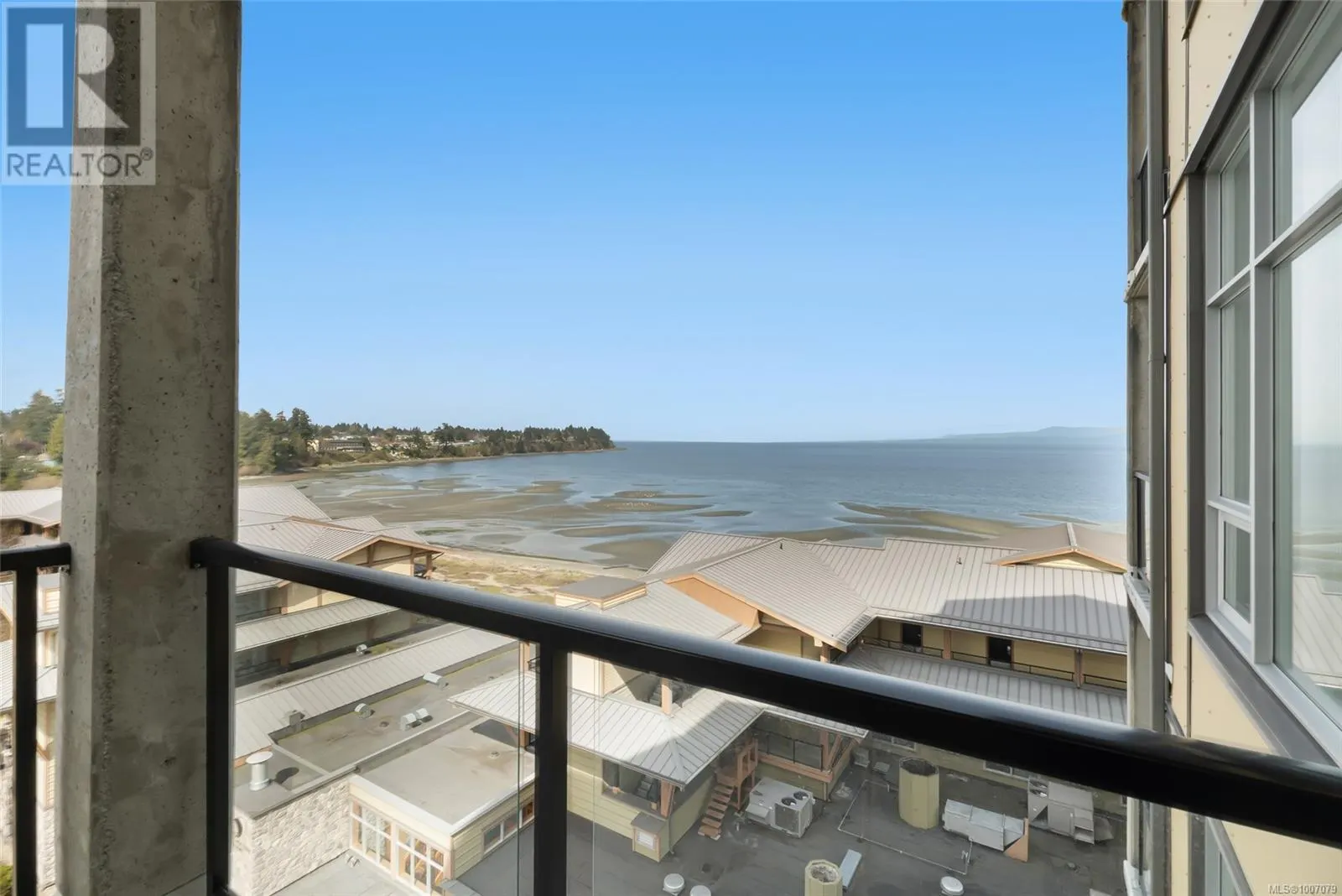 703/704A 181 Beachside Dr