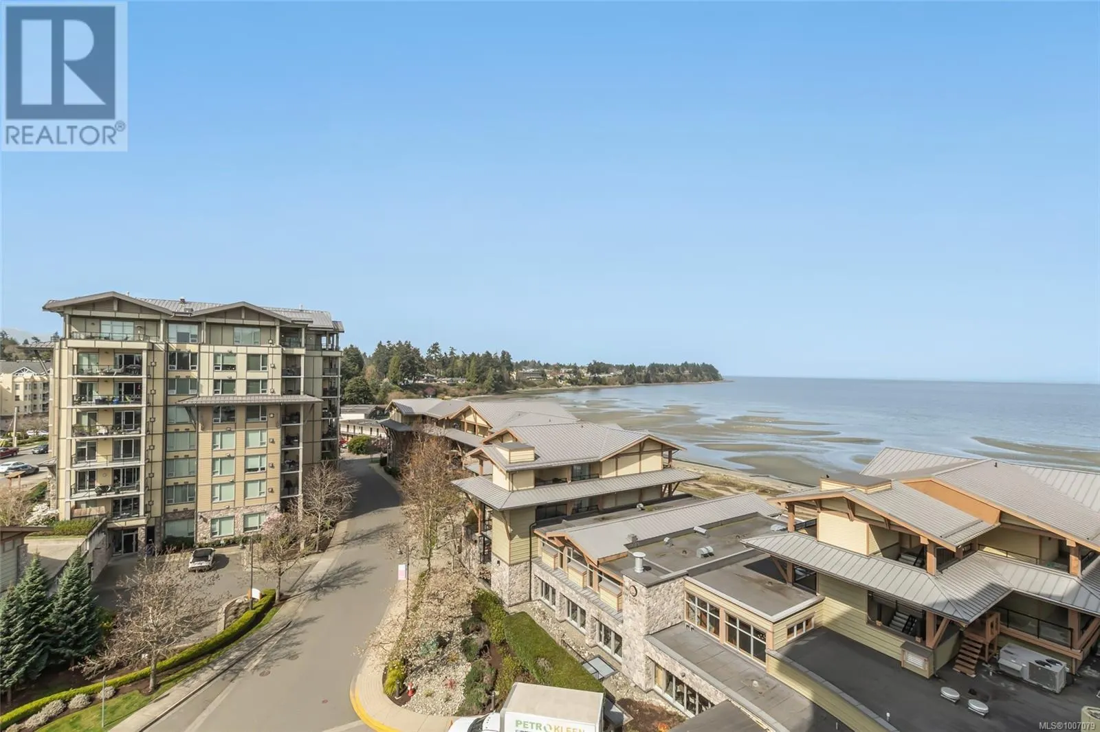 703/704A 181 Beachside Dr
