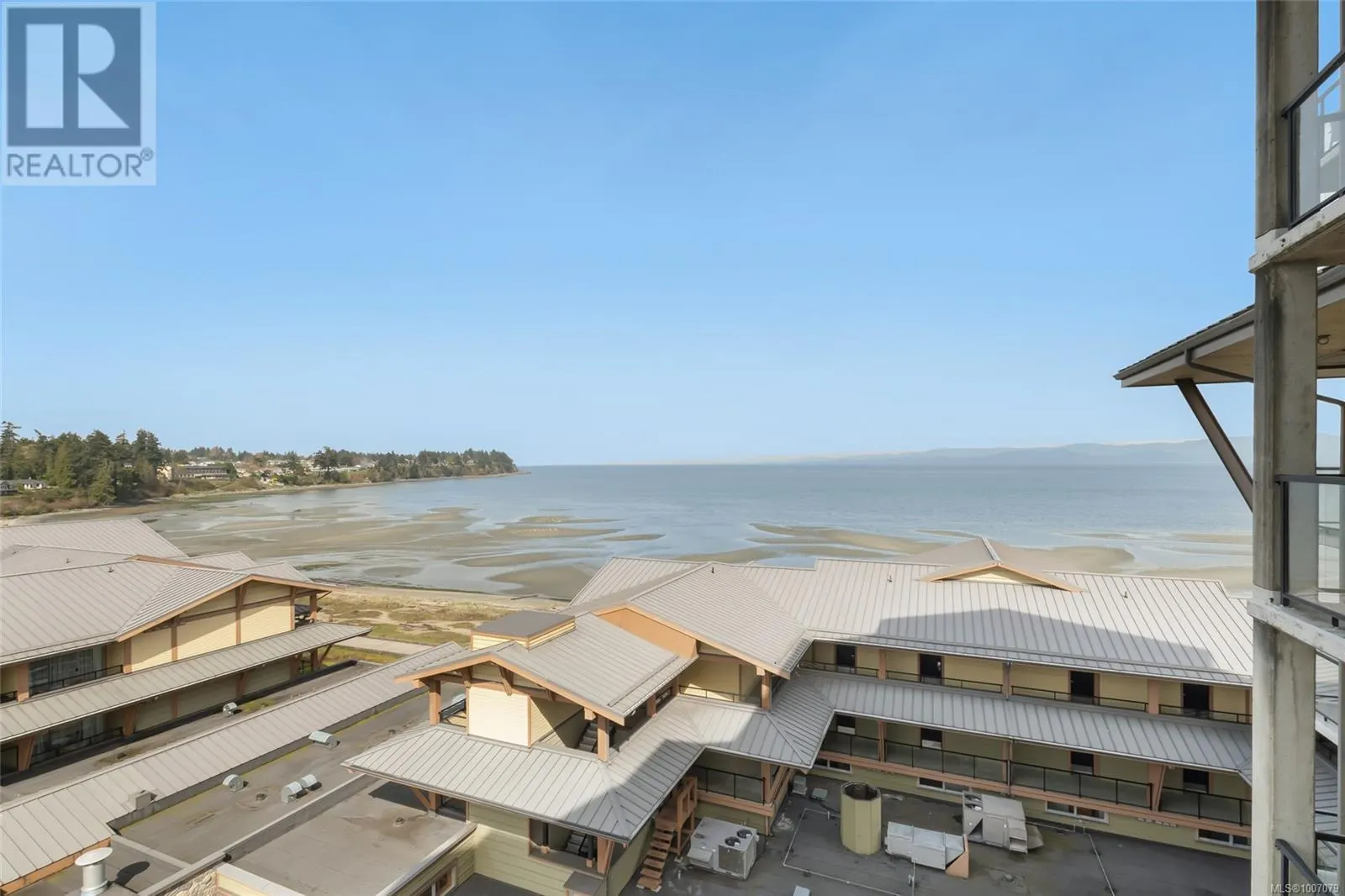 703/704A 181 Beachside Dr