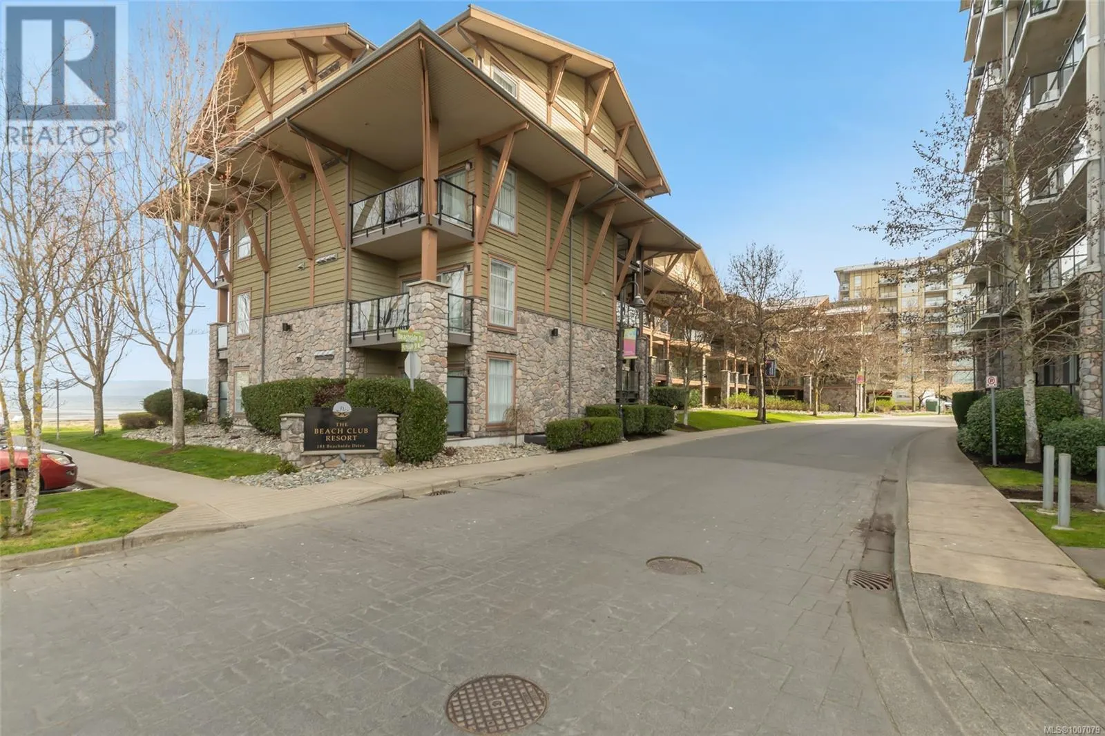 703/704A 181 Beachside Dr