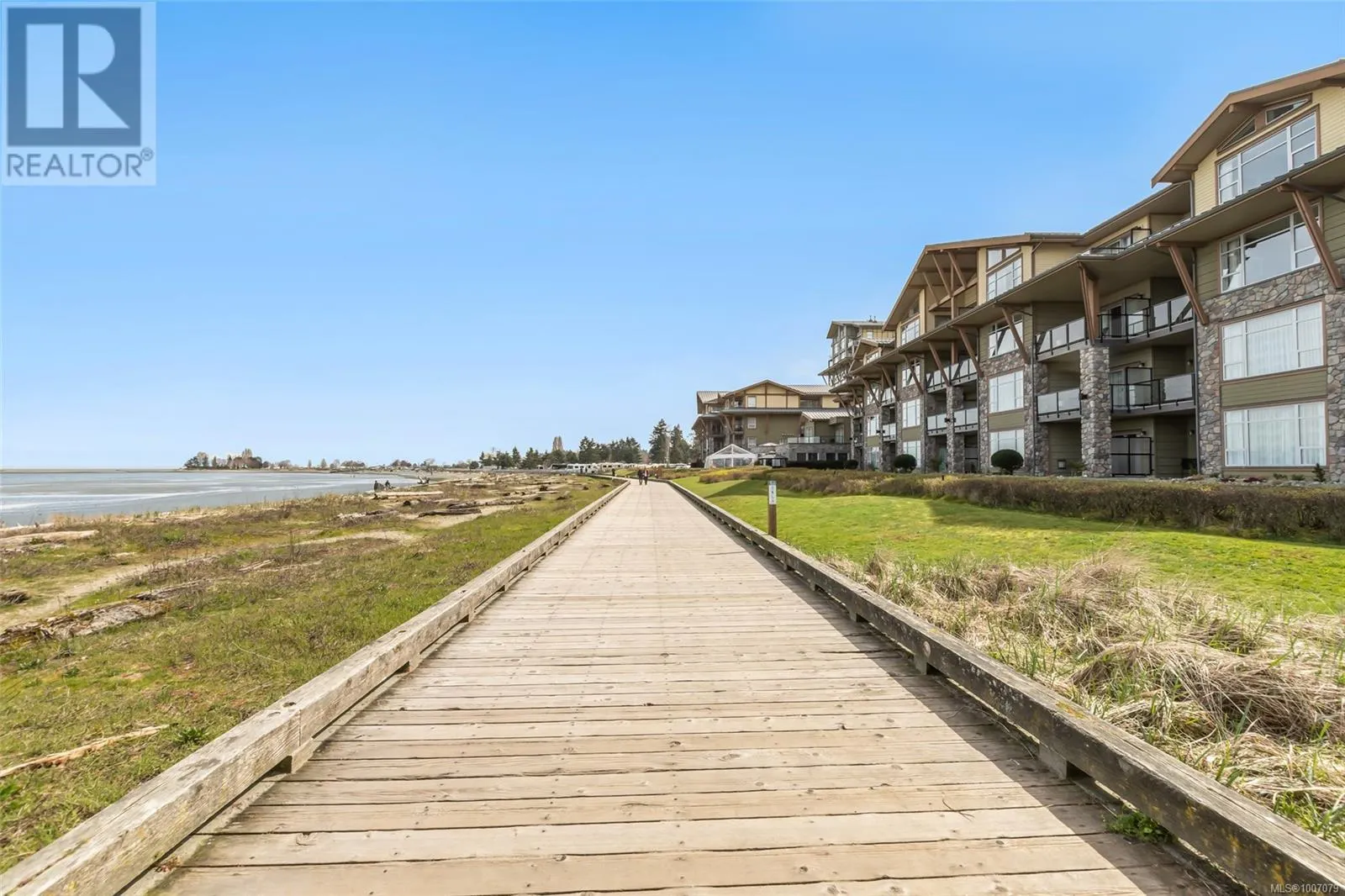 703/704A 181 Beachside Dr