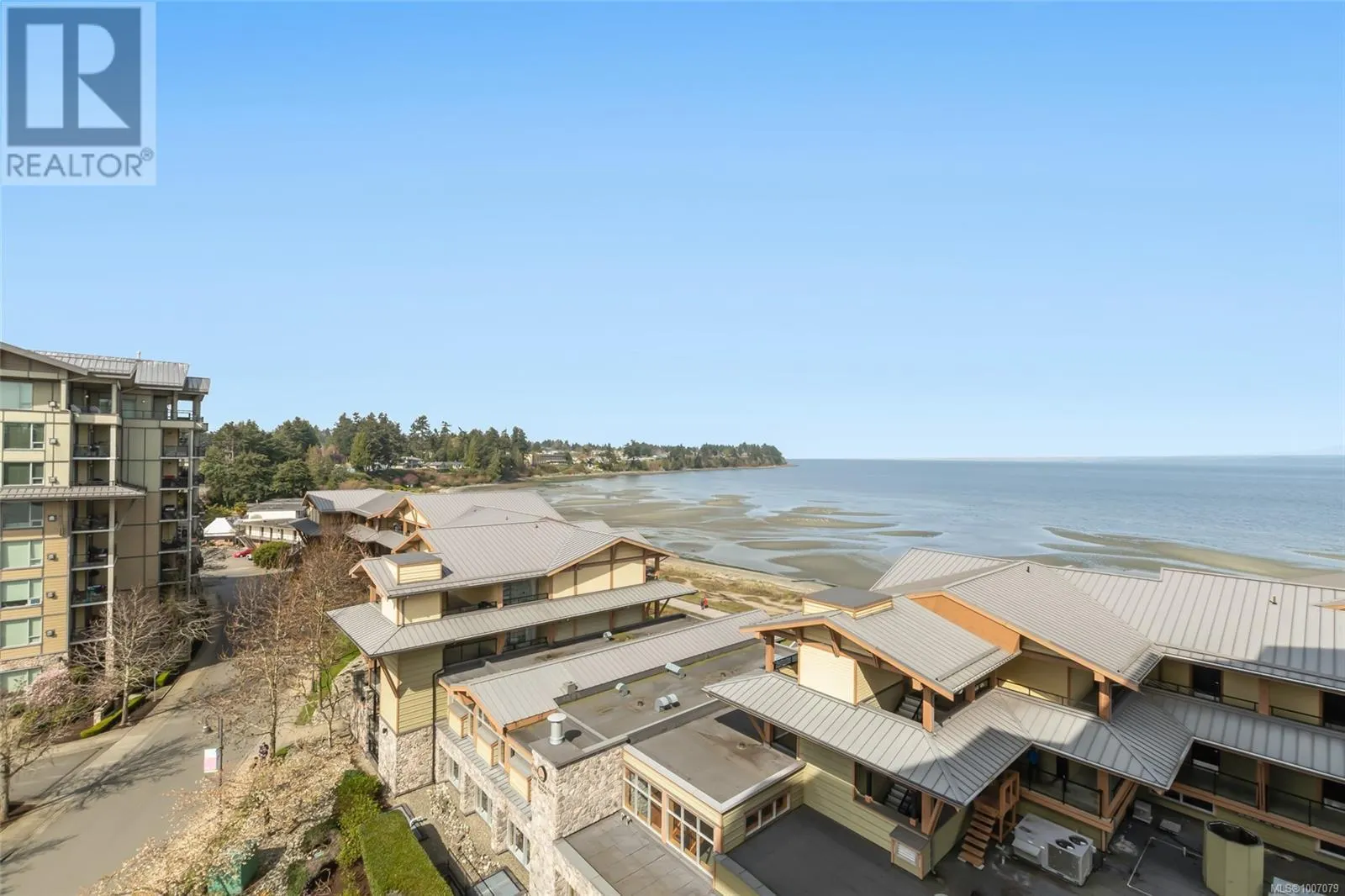 703/704A 181 Beachside Dr