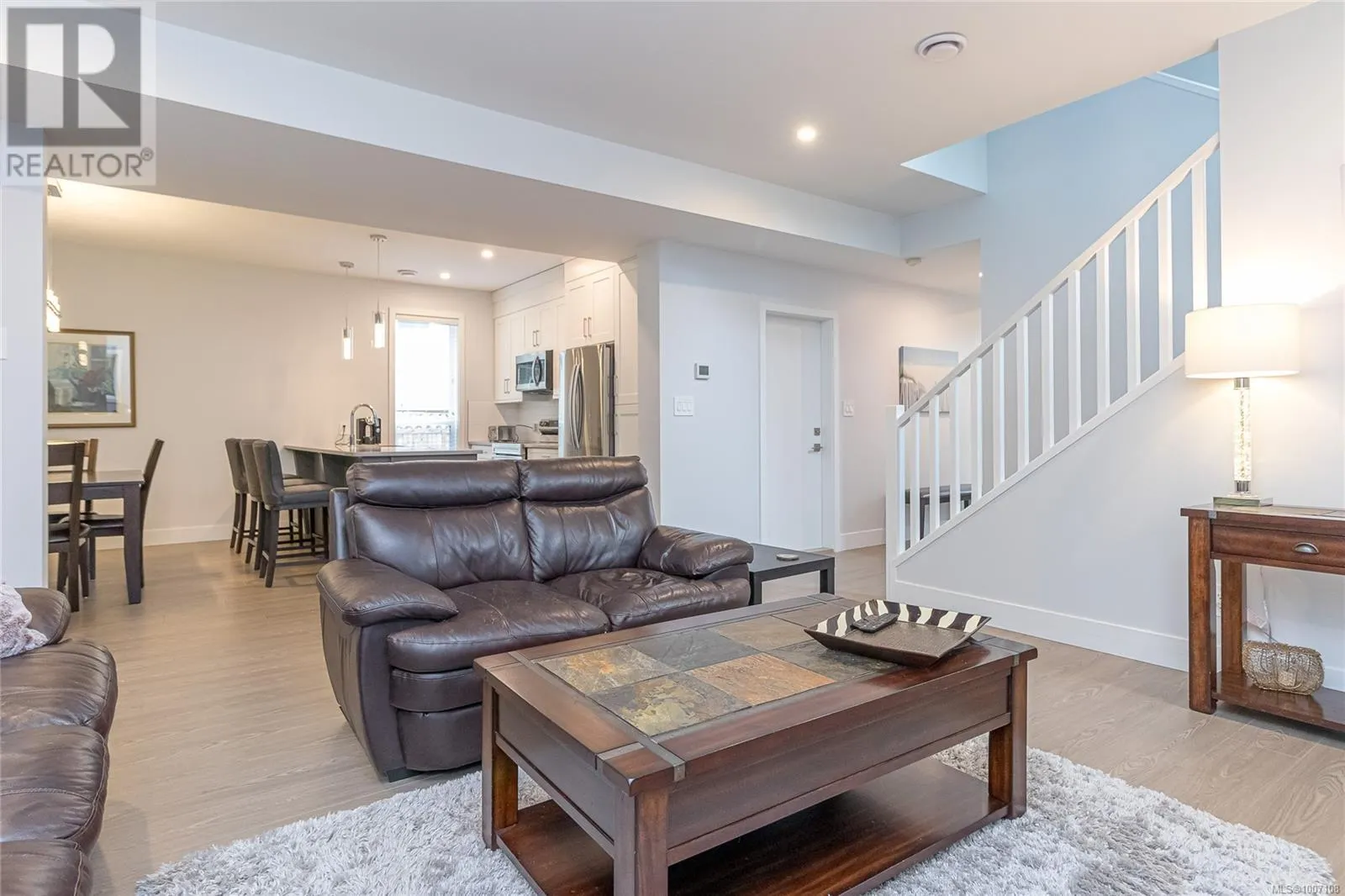 370 Vienna Pl