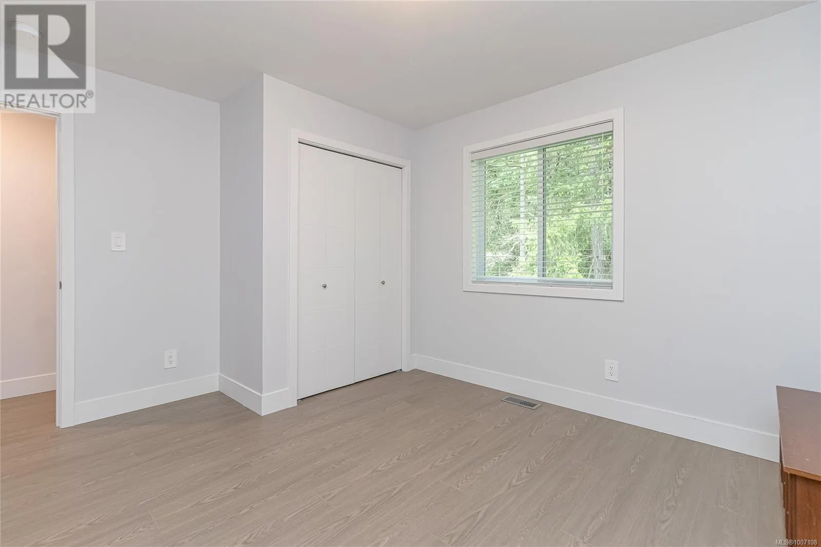 370 Vienna Pl