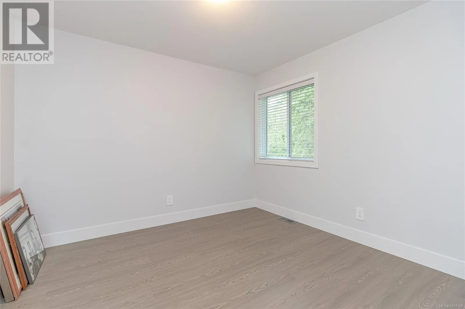 370 Vienna Pl