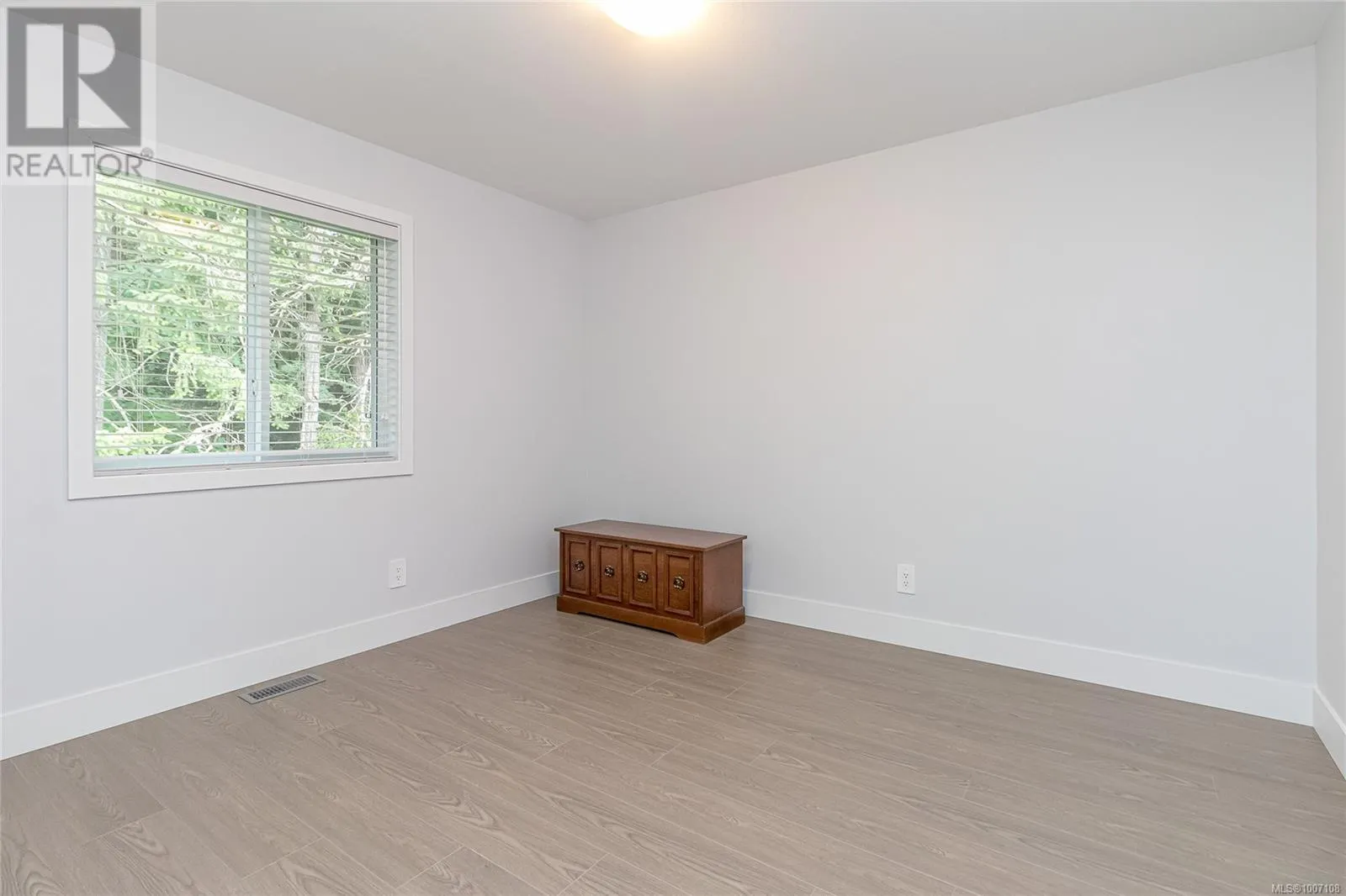370 Vienna Pl
