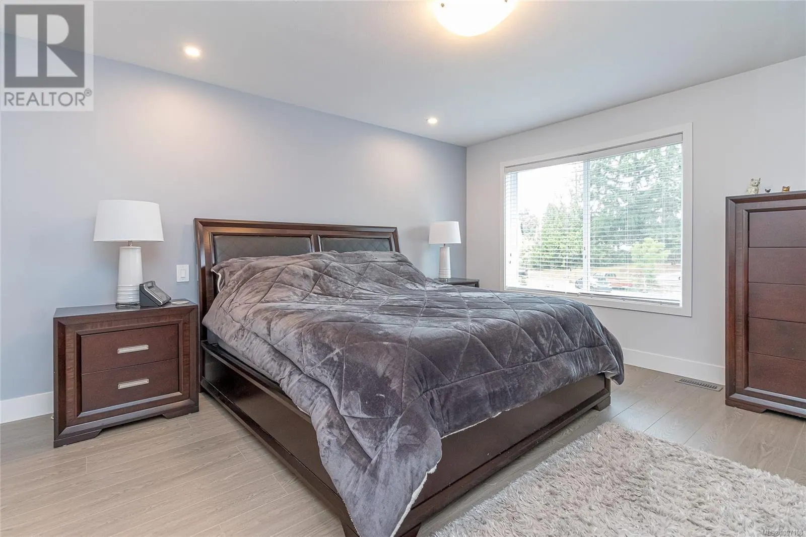 370 Vienna Pl