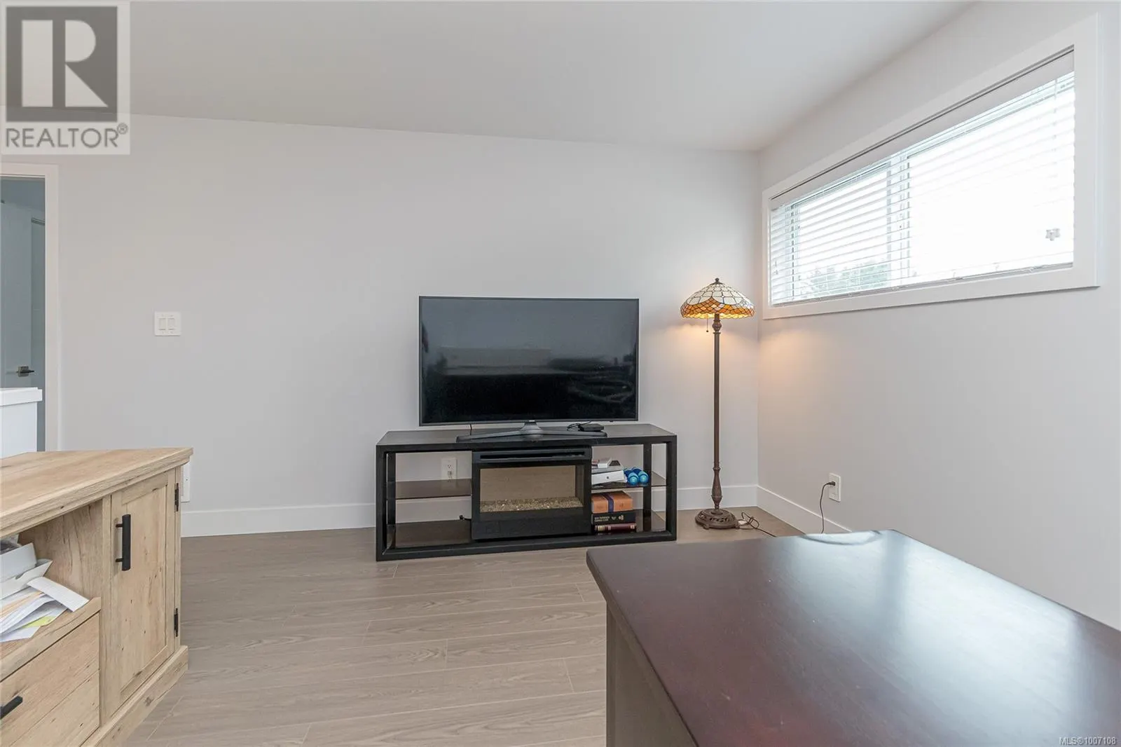 370 Vienna Pl