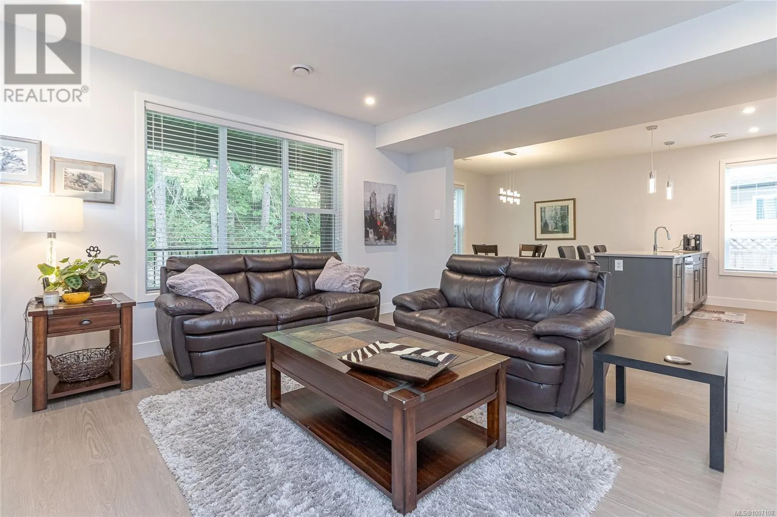 370 Vienna Pl