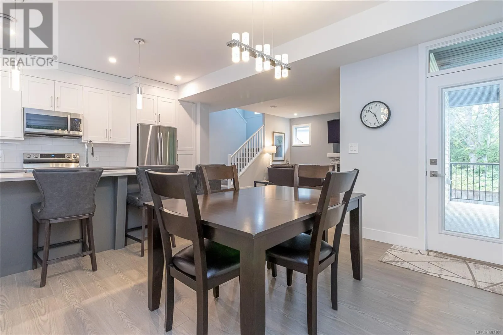 370 Vienna Pl
