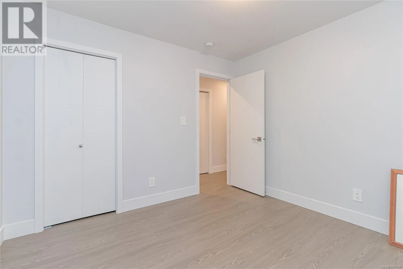 370 Vienna Pl