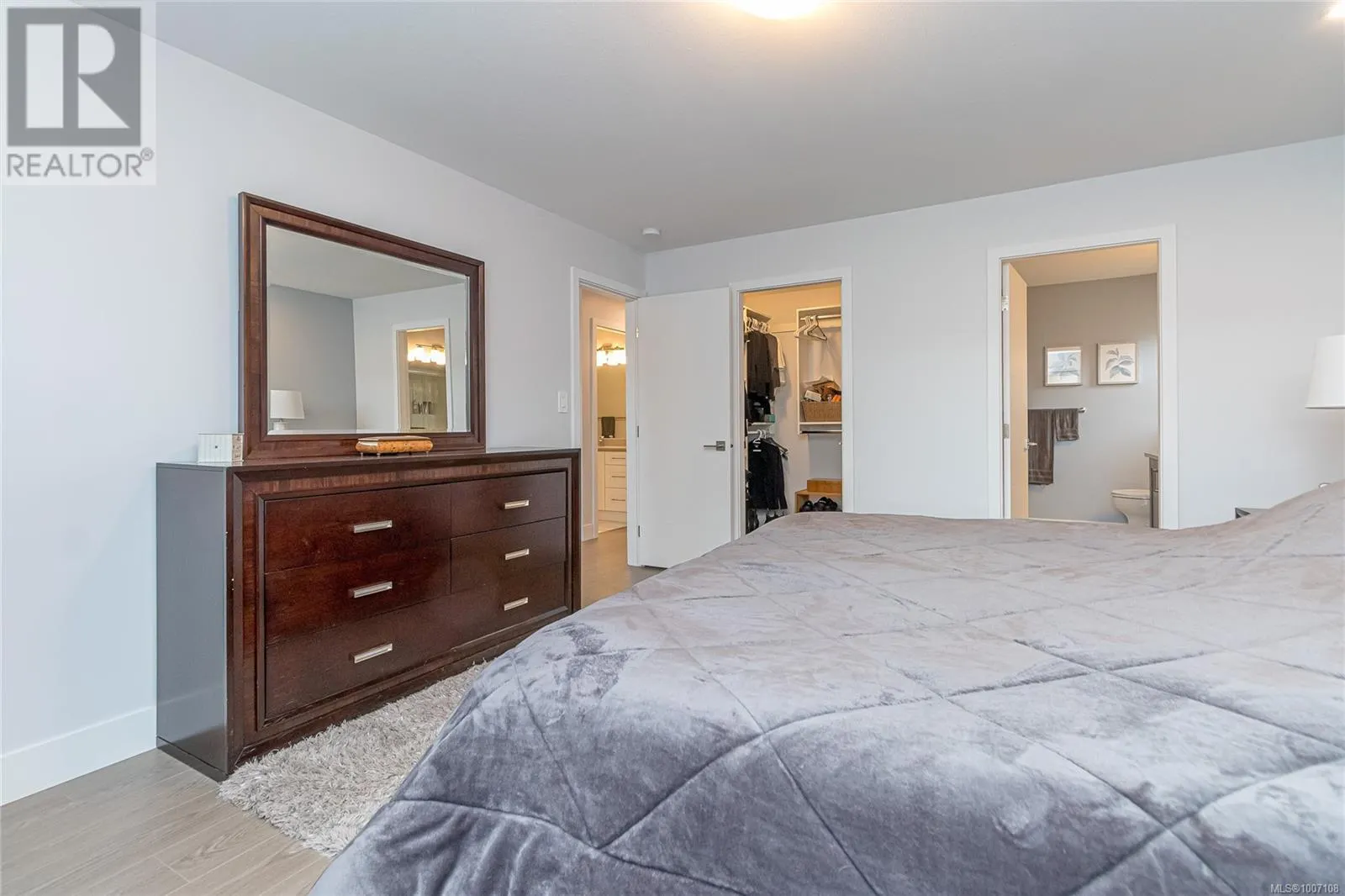 370 Vienna Pl