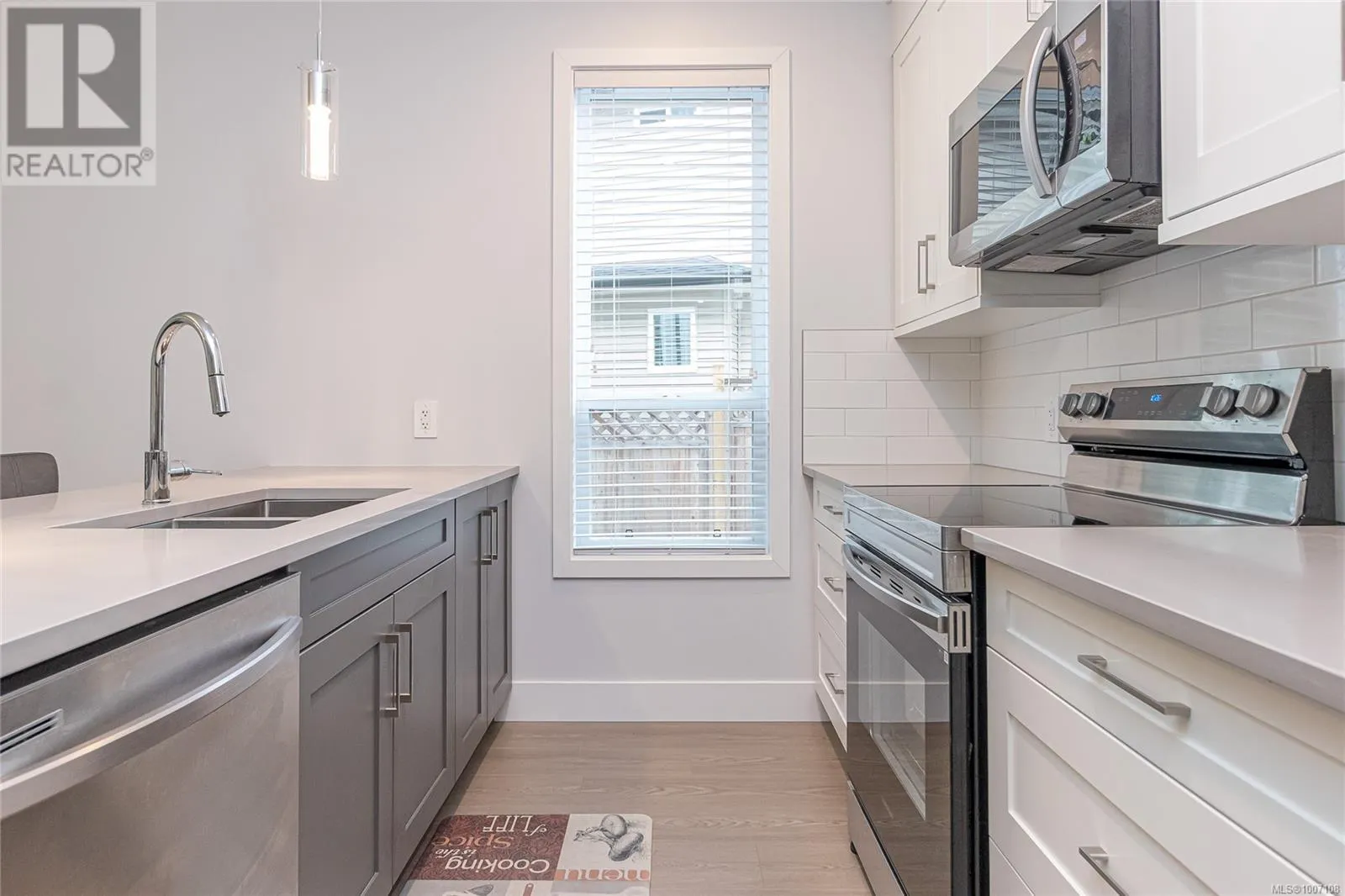 370 Vienna Pl