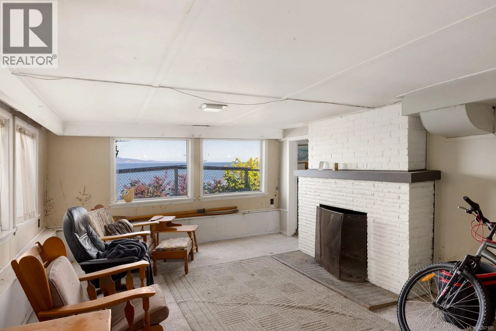 5015 Cordova Bay Rd
