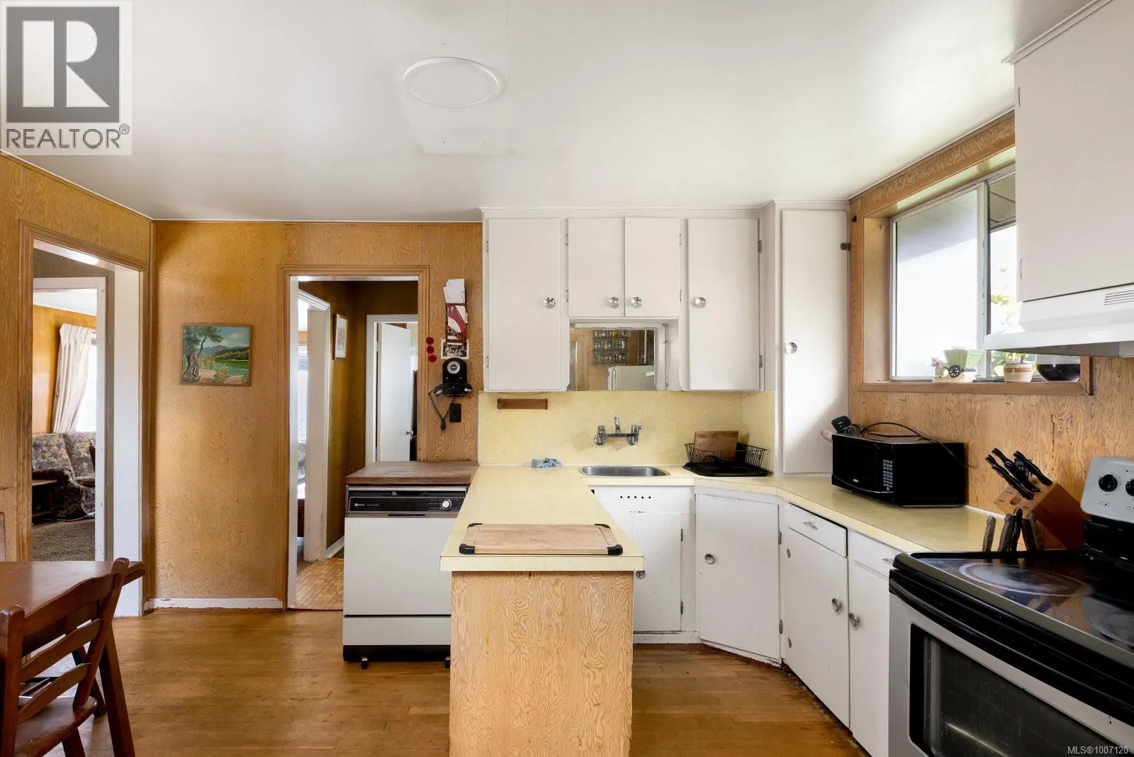 5015 Cordova Bay Rd