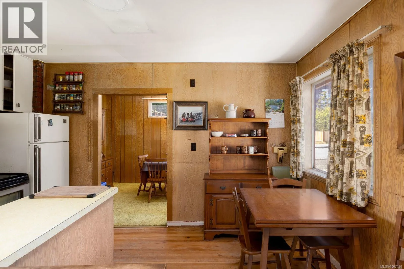 5015 Cordova Bay Rd