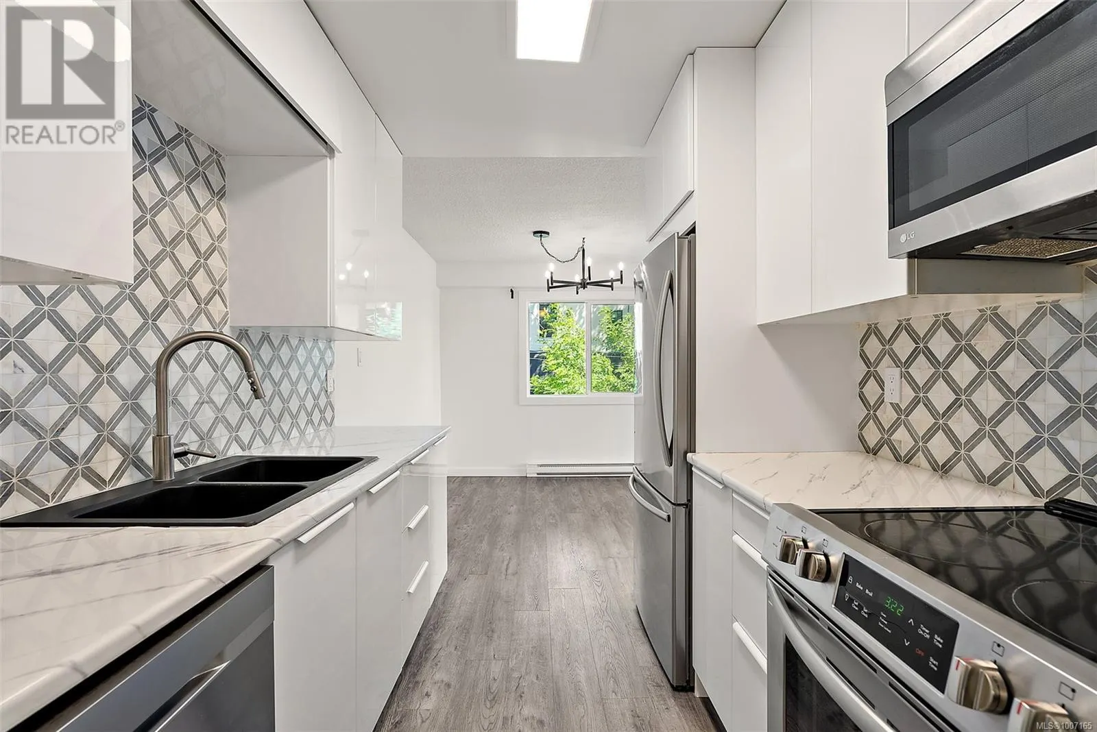 307 1124 Esquimalt Rd