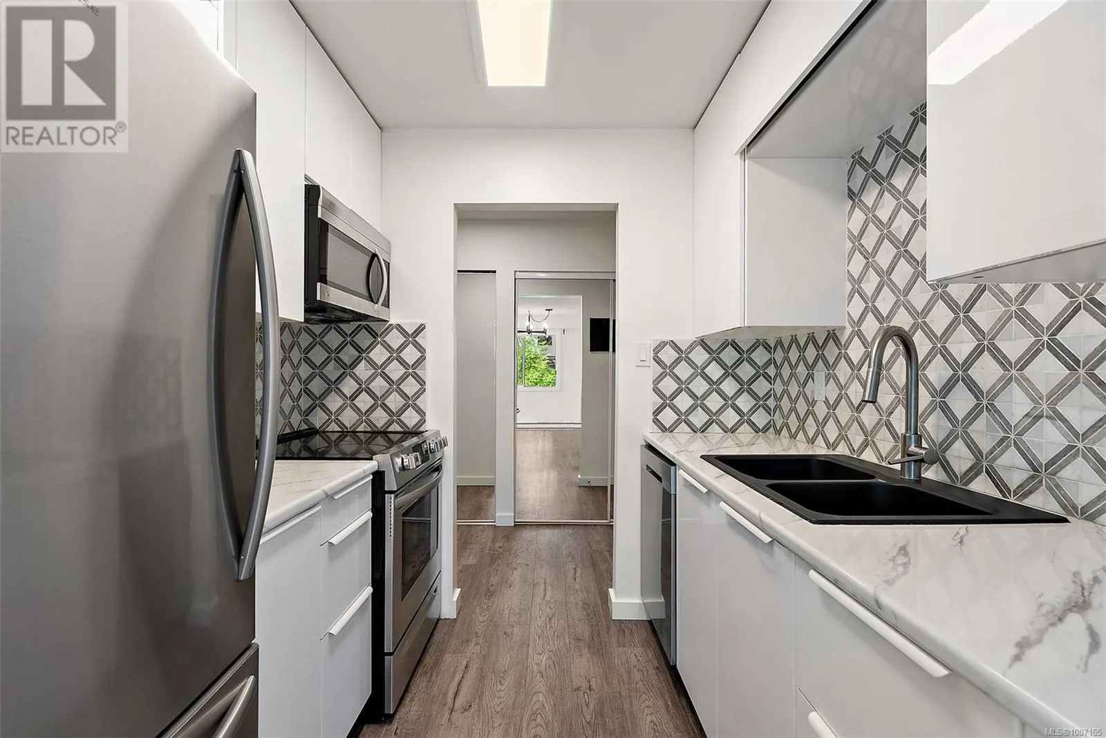 307 1124 Esquimalt Rd