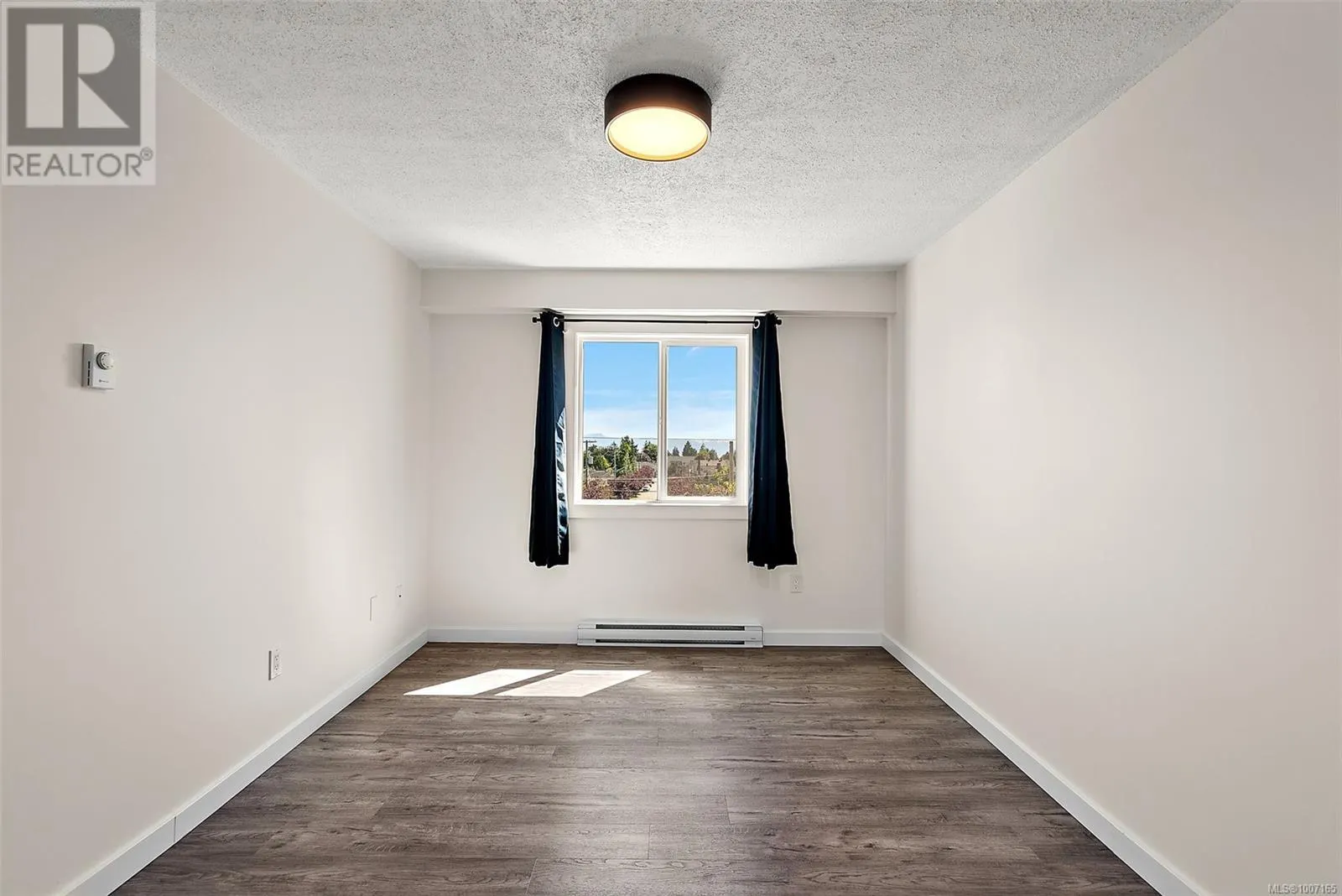 307 1124 Esquimalt Rd