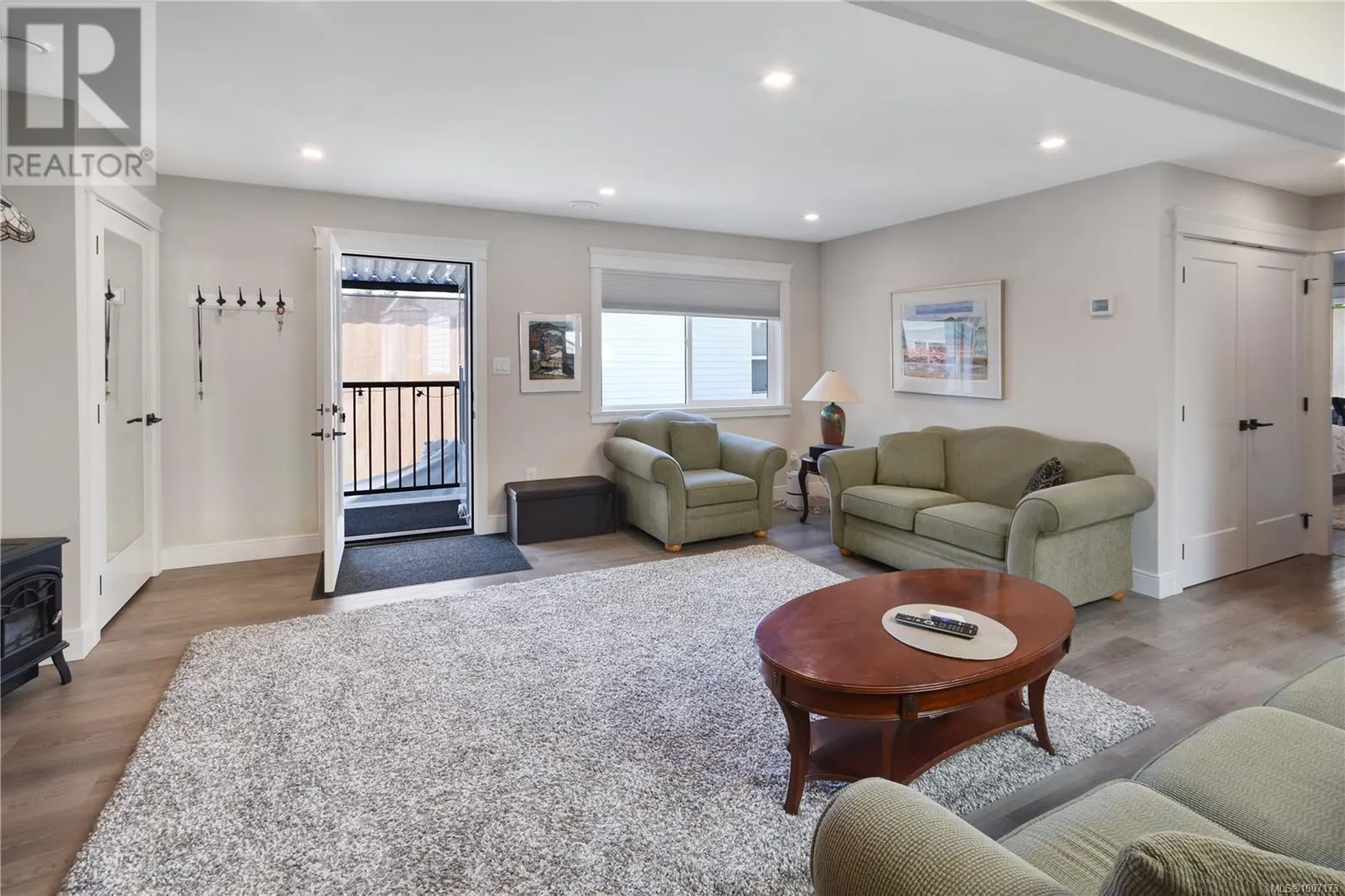 61 6325 Metral Dr