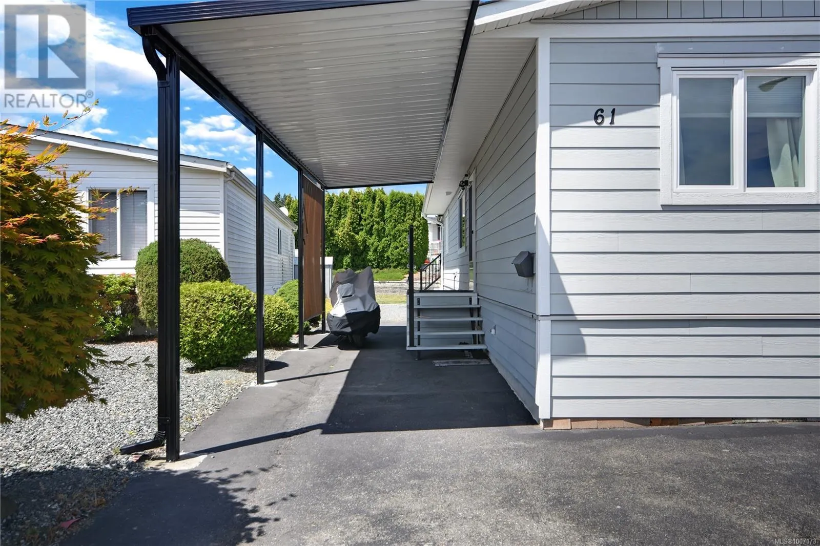 61 6325 Metral Dr