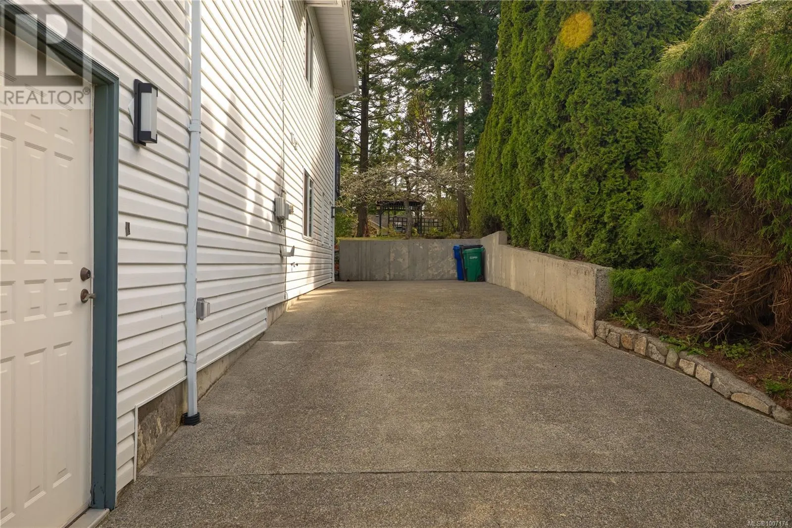 1247 Selkirk Dr