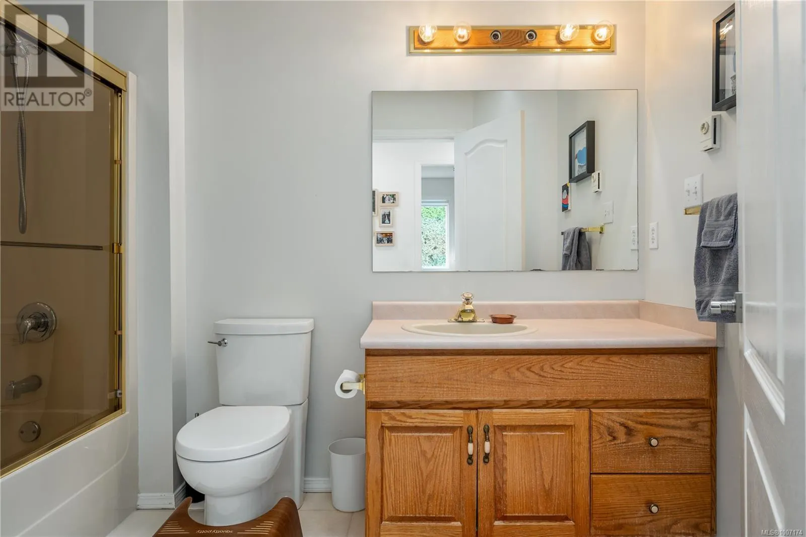 1247 Selkirk Dr