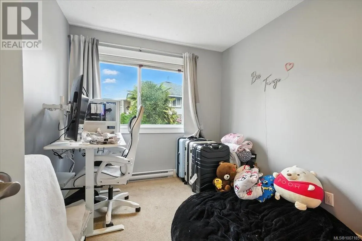 627 Sarum Rise Way