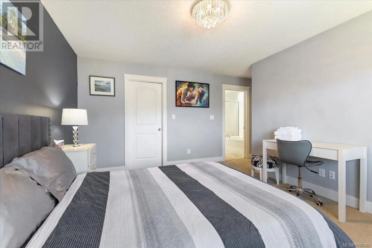 627 Sarum Rise Way
