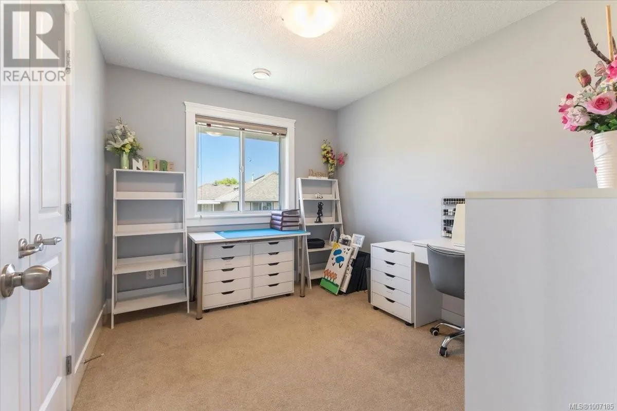 627 Sarum Rise Way