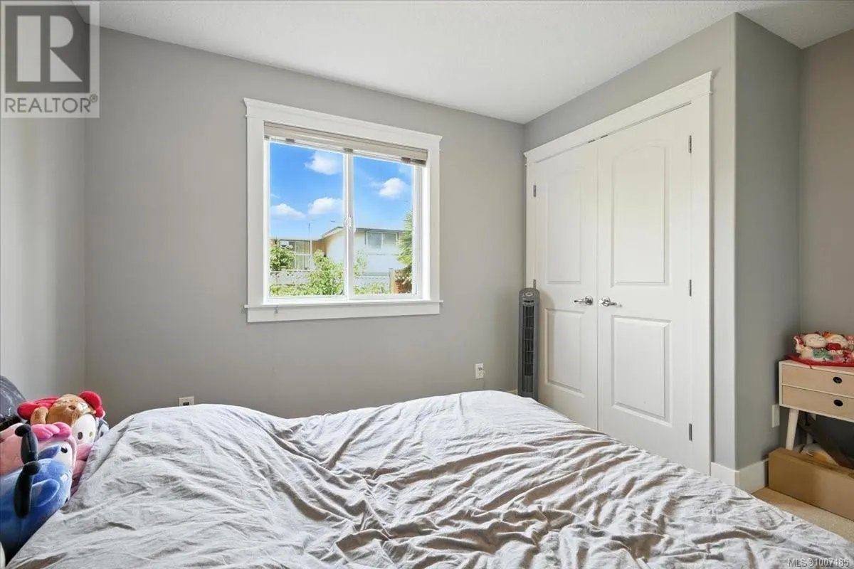 627 Sarum Rise Way